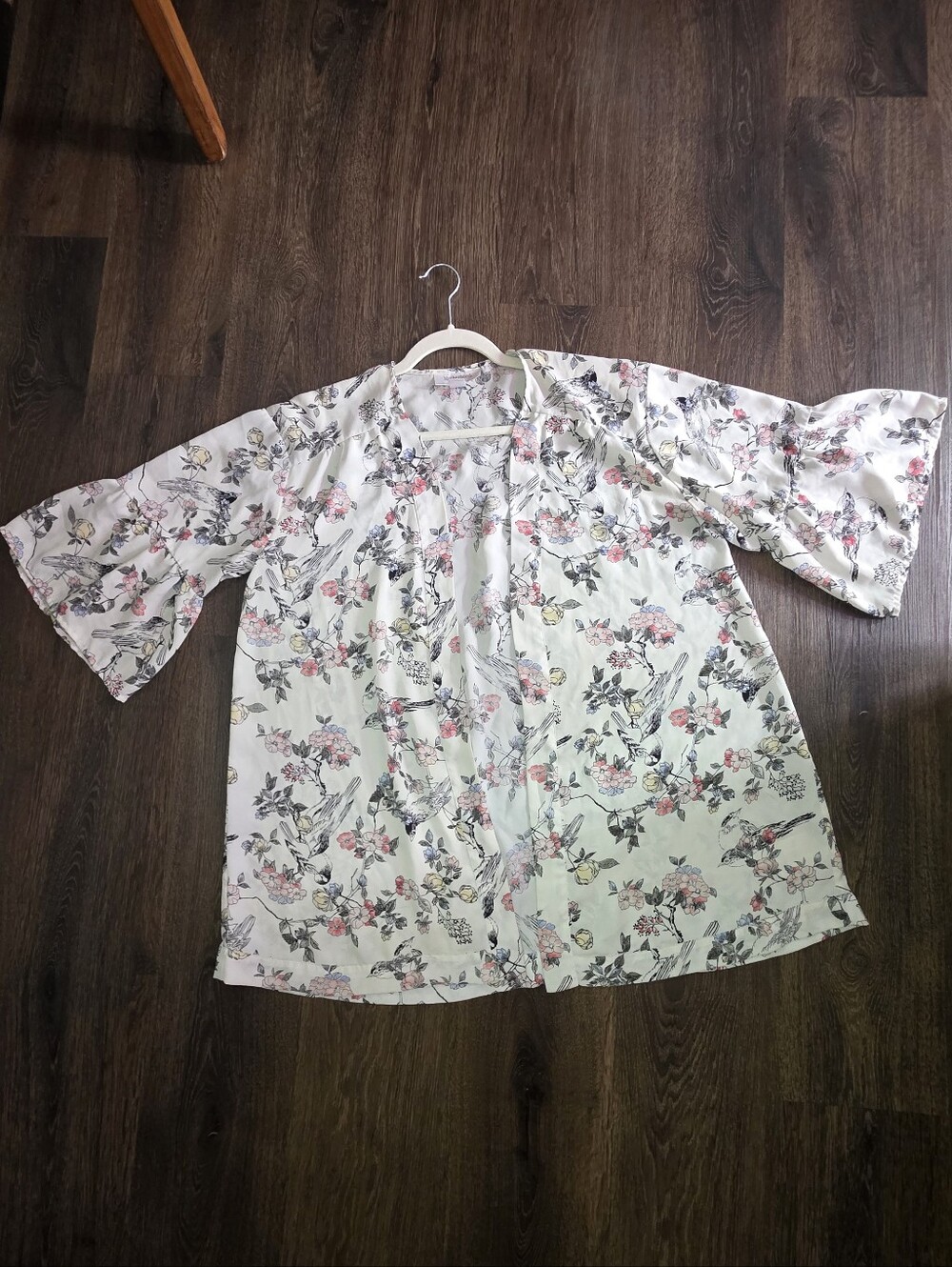 Motherhood White Floral Kimono Robe with Pink Accents